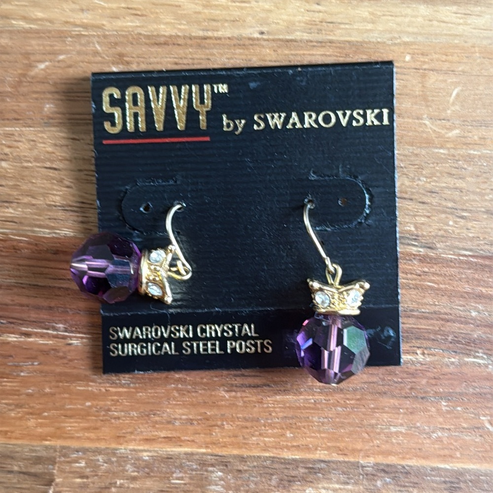 Vintage savvy by SWAROVSKI purple crystal and goldtone earrings - Picture 9 of 9